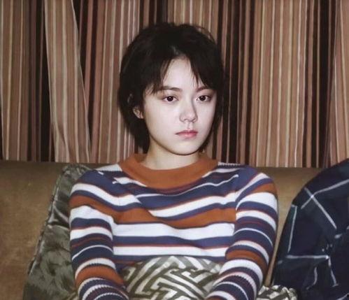 赵今麦吃瓜照片,萌态十足，网友直呼可爱到爆